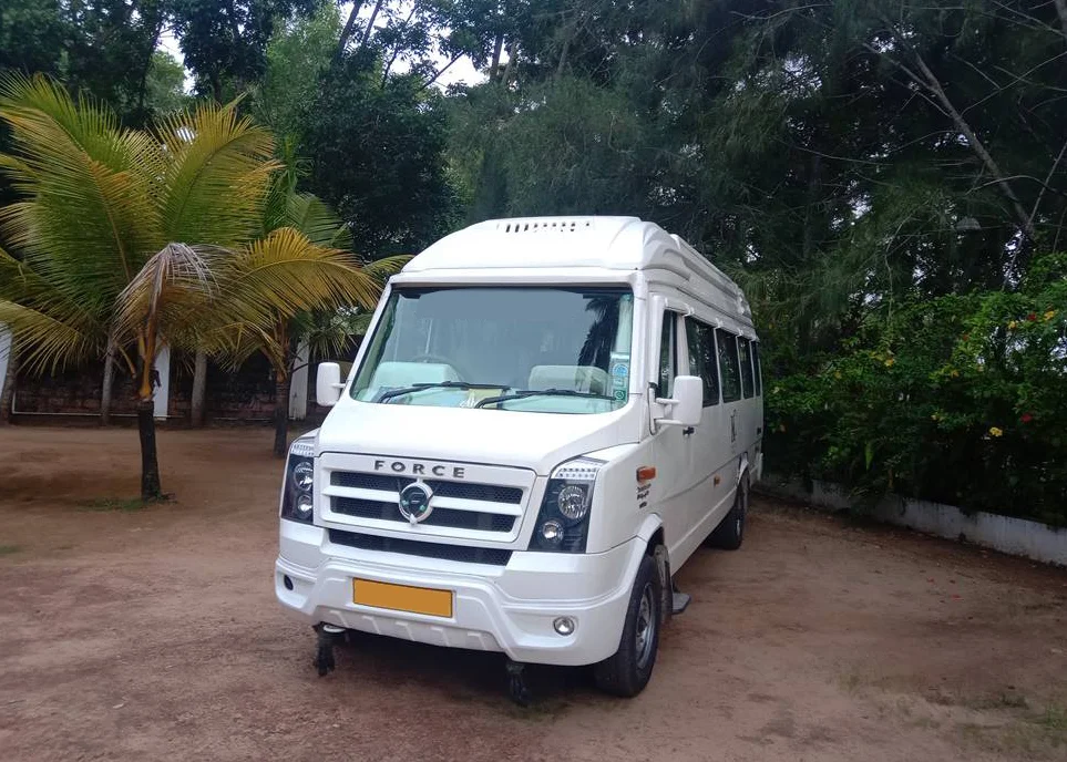 17+1 Seater Tempo Traveller